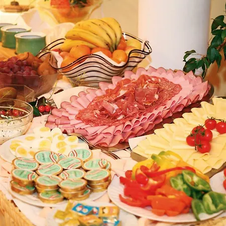 מלון Kaernten 4*