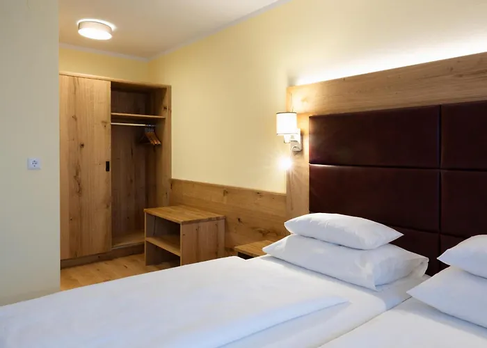 Отель Kaernten 4*