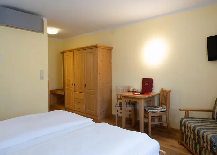 Отель Kaernten 4*